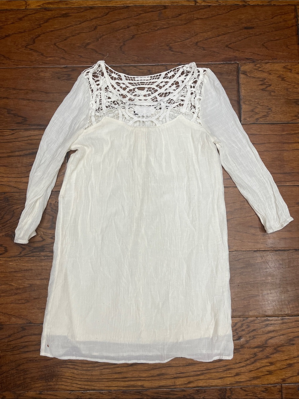 Mine women’s white bohemian crinkle crochet lace yoke tunic dress - Picture 2 of 6